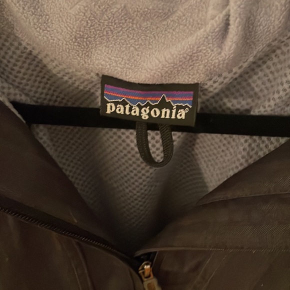 Patagonia, circa 2005. Dark grey ski parka shell, size L. - Picture 2 of 6